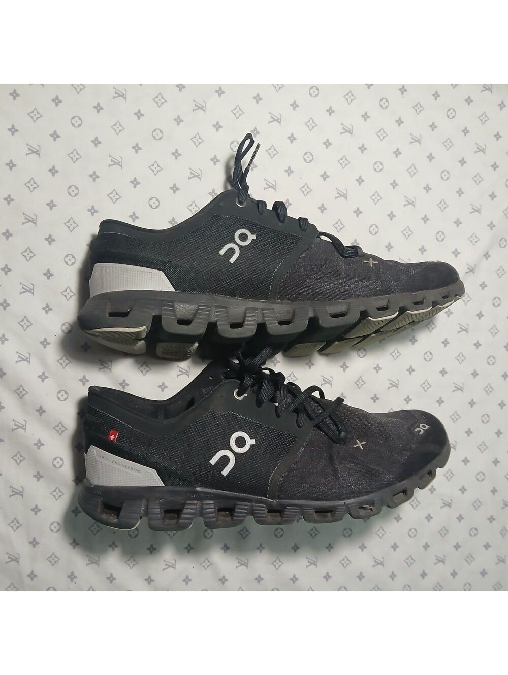 On Cloud Running Black Performance Sneakers Mens Size 11 Low Top Athletic Shoes